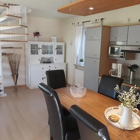 With 2 Bedrooms بيت للعطل